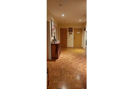 Großzügige 3,5 Zimmer-Wohnung - 1.300,00&nbsp;EUR Kaltmiete, ca.&nbsp; 98,00&nbsp;m&sup2; in Linkenheim-Hochstetten (PLZ: 76351)