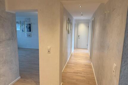 Hochwertig renovierte 3-Zimmerwohnung mit TG, Aufzug & Balkon - Gomaringen