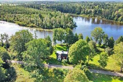 „Haus Sjöäng“, typisch rot-weißes Haus, ☀️ Småland, Schweden - Weyhe