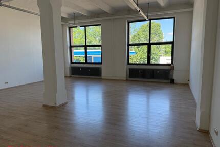 Praxis- Büro oder Loftwohnung - 840,00&nbsp;EUR Kaltmiete, ca.&nbsp; 140,00&nbsp;m&sup2; in Sankt Ingbert (PLZ: 66386)