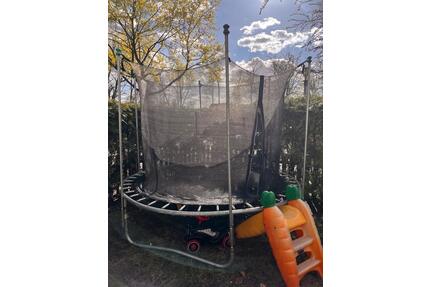 Trampolin gut - 30,00&nbsp;EUR Kaltmiete, ca.&nbsp; 0,00&nbsp;m&sup2; in Berlin (PLZ: 12349) Neukölln