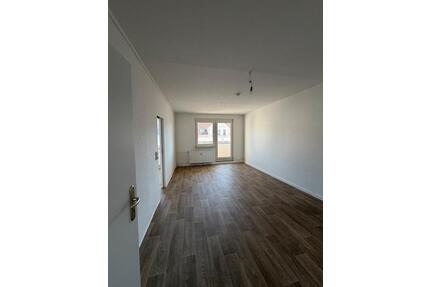 Perfekt für Singles und Paare: Modernes Wohnen mit Balkon und Stellplatz. - Gera