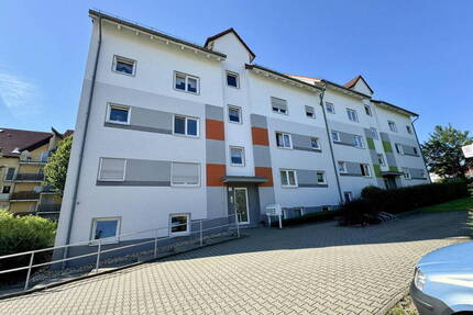 Helle 3-Raum-DG-Wohnung mit Balkon & Einbauküche - ruhig & grün gelegen in Wilkau-Haßlau