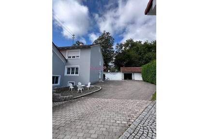 Bezugsfreies 2 Familienhaus mit großem Garten in Ruhiger Lage. - Pürgen