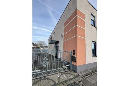 Modernes Einfamilienhaus mit Top- Ausstattung, Garten und Garagen - Oberhausen Heide