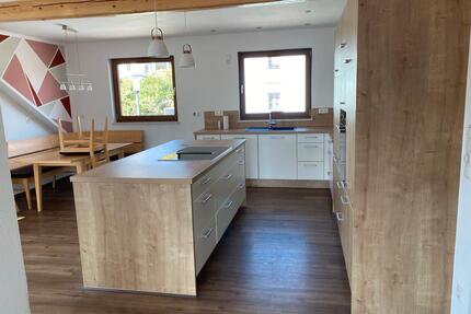 Vermiete Dachgeschosswohnung ohne Dachschrägen - Freudenberg