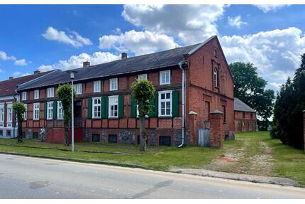 Historischer Dreiseitenhof – 4.000 m² Grundstück & 1h bis Berlin - Kyritz