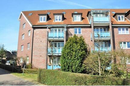 In zentraler und verkehrsberuhigter Lage: Individuelle 2 Zi.-Wohnung mit neuer Küche u. Balkon - Wedel