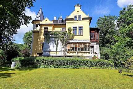 Haus zum Kaufen in NeukirchenPleiße 495.000,00 € 278 m² - Neukirchen/Pleiße