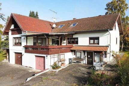 Großes Wohnhaus zum Wohlfühlen mit Garagen und kleinem Gewerbebereich - Gammertingen