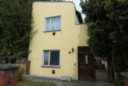 Haus als Sanierungsobjekt mitten im Woldegk mit BungalowGarage