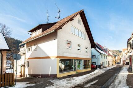 Wohn- und Geschäftshaus mit 3 Einheiten mit Optimierungspotenzial mitten in Neustadt zu verkaufen - Titisee-Neustadt