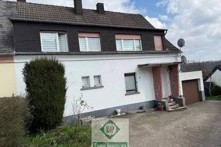 Einfamilien-Reihenendhaus in zentraler Lage mit unverbaubarem Fernblick und Garage in Prüm