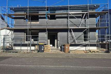 Haus zum Kaufen in Zülpich 299.000,00 € 240 m²