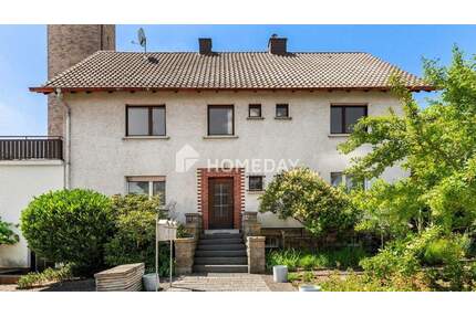 Charmantes MFH mit drei Wohneinheiten, 3 Garagen und Stellplätzen in attraktiver Lage von Neuhof