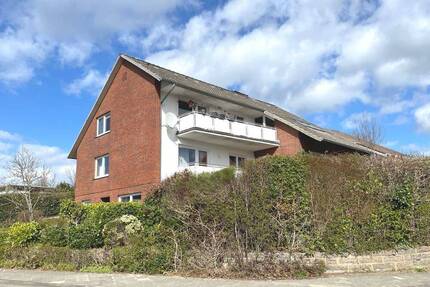 Verkaufsangebot für einen Klassiker - ZFH, ca. 220,50 m² WFL. zzgl. NZFL., 2 WE, eigenes Grundstück von ca. 689 m² im Schwedenviertel in 21680 Stade
