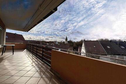 Wohnen wie im eigenen Haus: 4 Zimmer mit Balkon & großem Gartenpotenzial - Leonberg Gebersheim