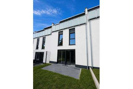 Haus zum Mieten in Rodenbach 2.000,00 € 220 m²