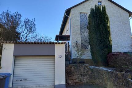 Einfamilienhaus mit GartenGarageStellflächeBalkonTerasse - Korbach