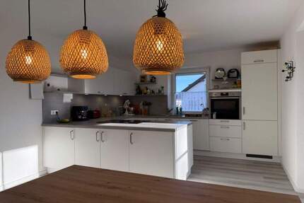 Exklusive, neuwertige 4 Zi. Wohnung mit Balkonterrasse, Doppelcarport, Keller, toller Aussicht uvm. - Bad Wörishofen