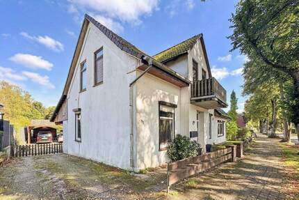 Charmantes Zweifamilienhaus mit Einliegerwohnung, großem Garten und Pool - Ritterhude