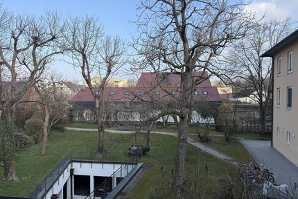 Großzügige helle 3-Zimmer-Wohnung, 104 m², mit privater Dachterrassen UND Balkon in Gauting