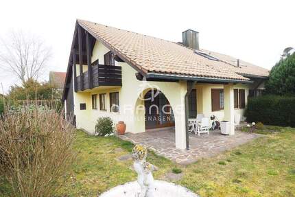 * Harmonie, Licht und Eleganz: Ihre neue DHH mit Luxusausstattung in Neu-Ulm-OT * - Neu-Ulm / Reutti