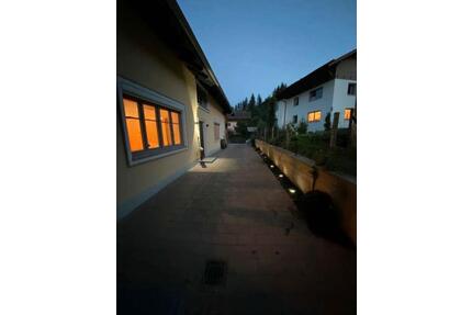 Luxuriöse 4-Zimmer Wohnung mit Garten - Ruderting