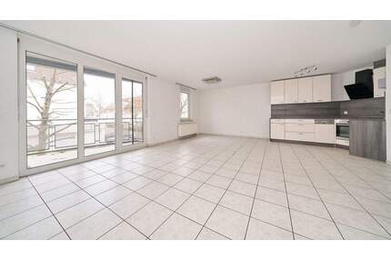 Einzugsbereit & Freundlich Gepflegte Wohnung mit EBK, modernem Bad, Sonnen-Balkon & 2 Stellplätzen - Waiblingen / Hohenacker