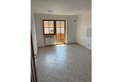 Wohnung zu Vermieten - 650,00&nbsp;EUR Kaltmiete, ca.&nbsp; 66,00&nbsp;m&sup2; in Tacherting (PLZ: 83342)