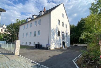 Wunderschöne große Dachgeschoßwohnung, Küche , WZ und 5 SZ , Fußbodenheizung , neu saniert - Plauen Bahnhofsvorstadt