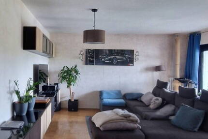 Zentrale 3-Zimmer-Wohnung mit Aufzug, modernisiertem Bad,WC &Balkon - Hanau