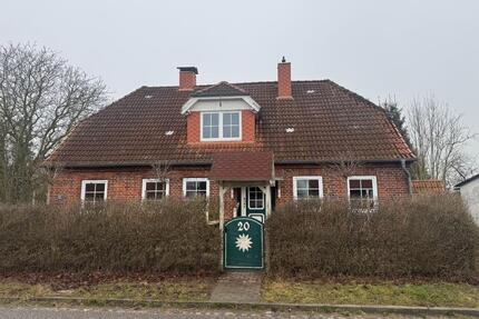 Provisionsfrei: Charmantes Zweifamilienhaus mit großem Grundstück - Neubukow