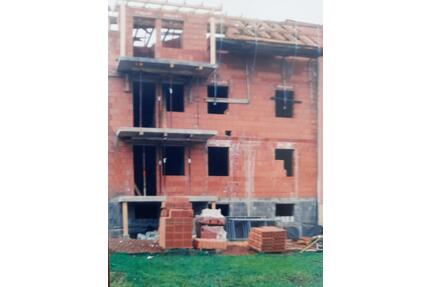 von PRIVAT: 26 Jahre alte ETW in kleinem 3-Familienhaus - Rudolstadt