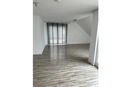 Privat: Holzgerlingen 3,5 Zi, Maisonette Wohnung zu vermieten - Steinenbronn