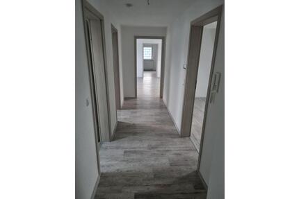 3 Zimmer Wohnung DG - 750,00&nbsp;EUR Kaltmiete, ca.&nbsp; 100,00&nbsp;m&sup2; in Tuttlingen (PLZ: 78532)