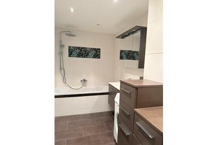 Modernisierte 4-Raum-Wohnung mit Einbauküche - Werdau