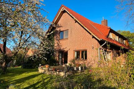 Idyllisches Einfamilienhaus mit Garten & Tiefgarage - Estorf