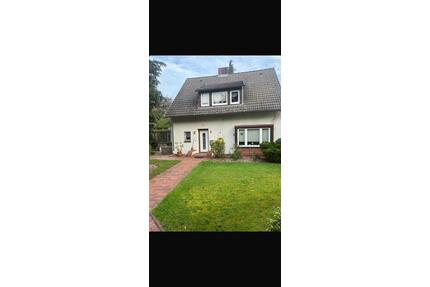 Zu verkaufen ist ein 1-2 Familienhaus in Bergen