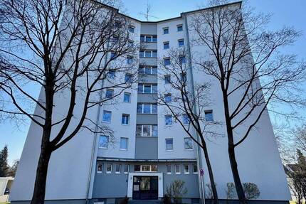 Helle 2-Zimmer-Wohnung mit Südbalkon und viel Potenzial in Augsburg-Hochzoll