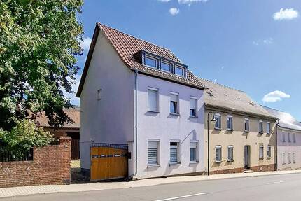 AUKTION: 2 Mehrfamilienhäuser mit großzügigem Grundstück und Nebengelass - Hohenmölsen Granschütz