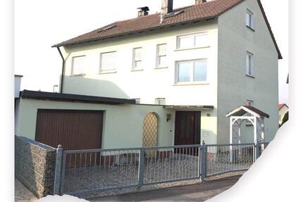 Moderne 2,5-Zimmer-Dachgeschosswohnung mit Garten & gehobener Aus - Seßlach