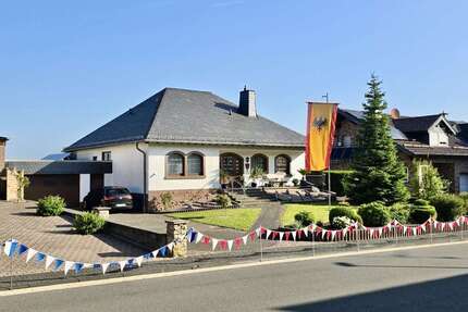 Haus zum Mieten in Blankenheim-Dollendorf 1.300,00 € 170 m²