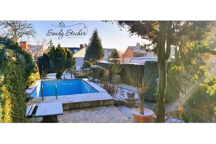 Budget-Hammer: Nur noch 428.000 €! Bezauberndes Grundstück mit eigenem Pool, Teich, Gartenhäuser, Garage + Werkraum & Altbestand - Mühlenbecker Land Schildow