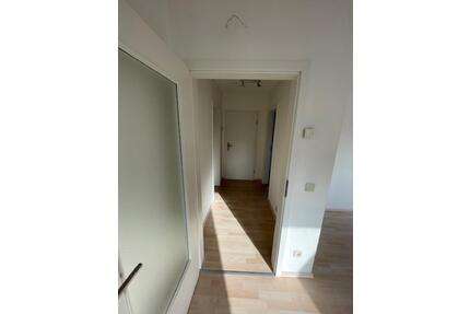 Sonnige Dachgeschosswohnung - 410,00&nbsp;EUR Kaltmiete, ca.&nbsp; 42,00&nbsp;m&sup2; in Heiligenhaus (PLZ: 42579)