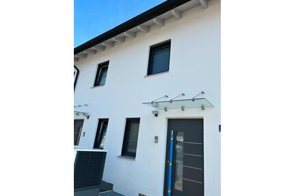 Doppelhaushälfte Erstbezug - 2.350,00&nbsp;EUR Kaltmiete, ca.&nbsp; 140,00&nbsp;m&sup2; in Zolling (PLZ: 85406)