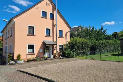 Provisionsfrei! Einfamilienhaus mit großem Garten und Garage - Halle