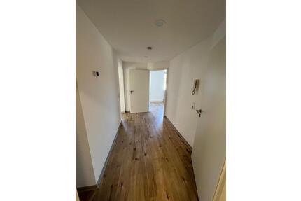 Sanierte 4-Zimmer Wohnung mit Stellplatz & Keller - Kaufungen