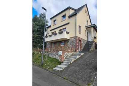 Einfamilienhaus komplett möbliert mit herrlichem Garten - Brechen