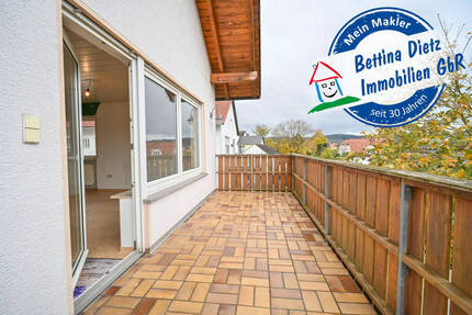 DIETZ: Erstbezug nach Sanierung! Modernisierte 4 Zimmer-Wohnung im ersten OG - 2 Balkone + Garage - Schaafheim Mosbach